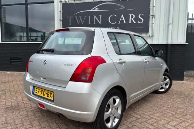 Suzuki Swift (2007) thumbnail 6