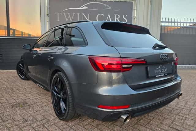Audi A4 (2017) thumbnail 4