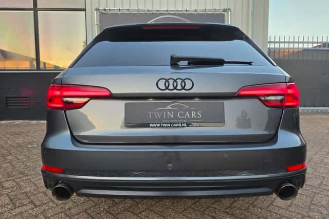Audi A4 (2017) thumbnail 5