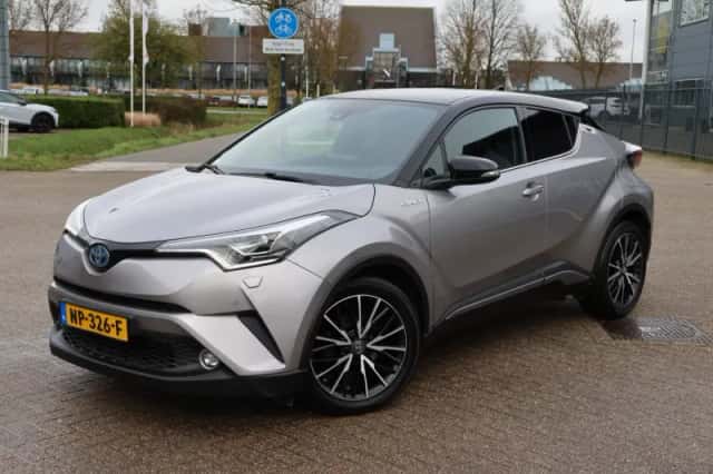 Toyota C-HR (2017) thumbnail 1