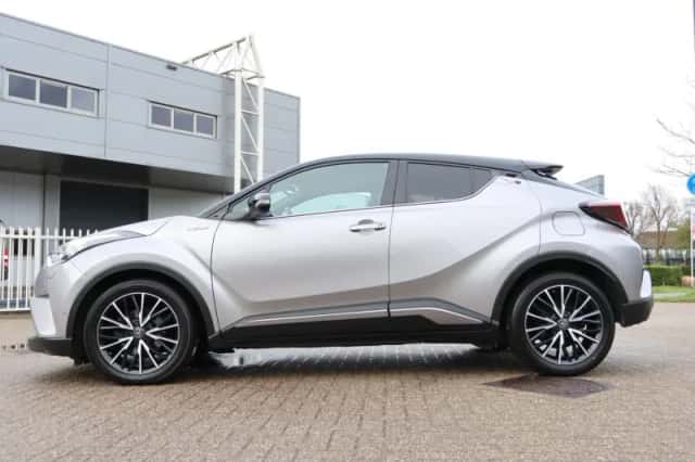 Toyota C-HR (2017) thumbnail 6