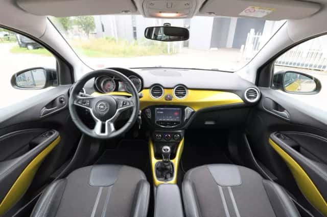 Opel Adam (2015) thumbnail 4