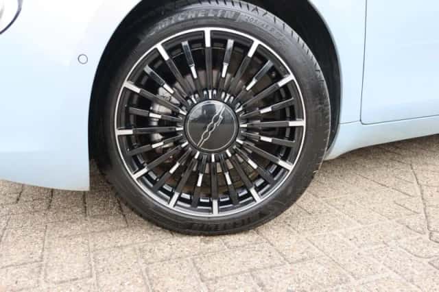 Fiat 500e (2020) thumbnail 2