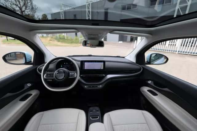 Fiat 500e (2020) thumbnail 3