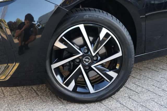 Opel Corsa (2024) thumbnail 2