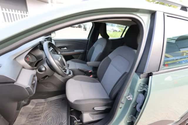 Dacia Sandero (2024) thumbnail 3