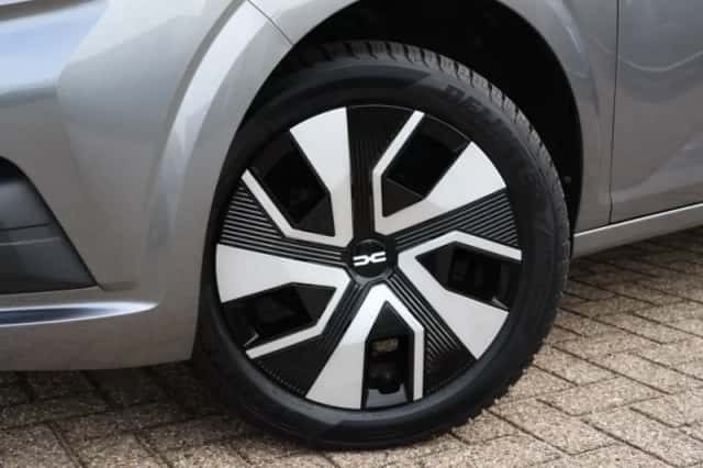Dacia Sandero (2024) thumbnail 2