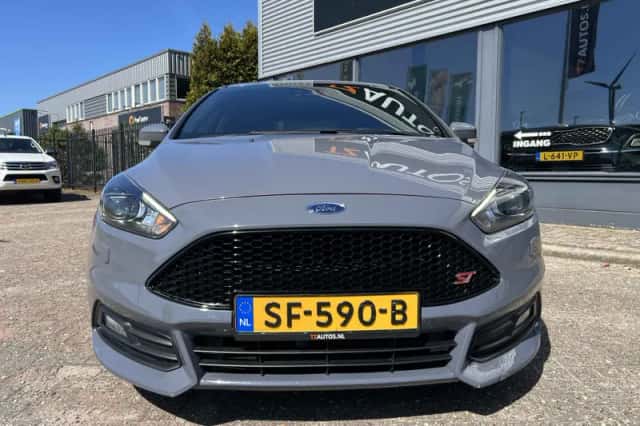 Ford Focus (2017) thumbnail 2