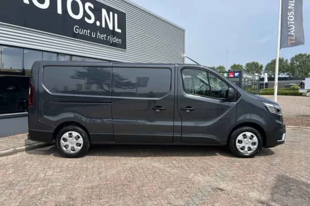 Renault Trafic (2022) thumbnail 2