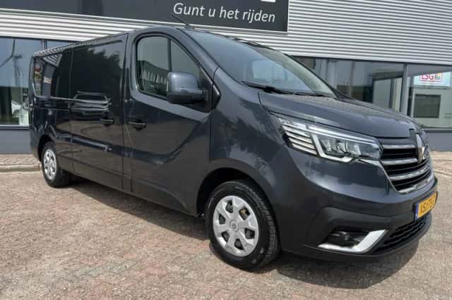 Renault Trafic (2022) thumbnail 3