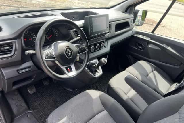Renault Trafic (2022) thumbnail 4