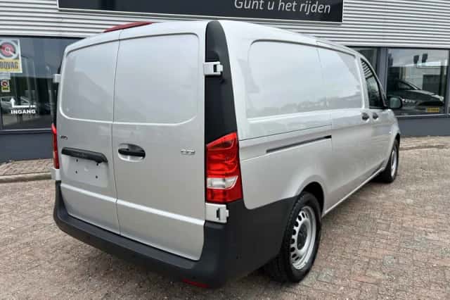 Mercedes-Benz Vito (2022) thumbnail 4