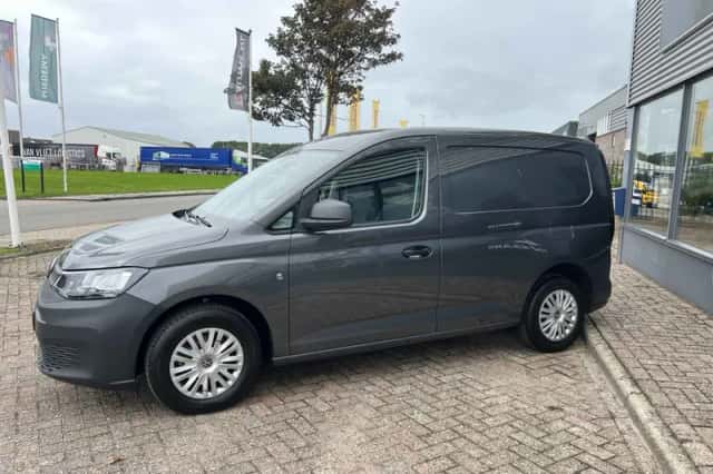 Volkswagen Caddy (2023) thumbnail 2
