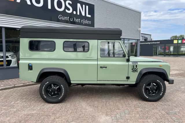 Land Rover Defender (1992) thumbnail 2