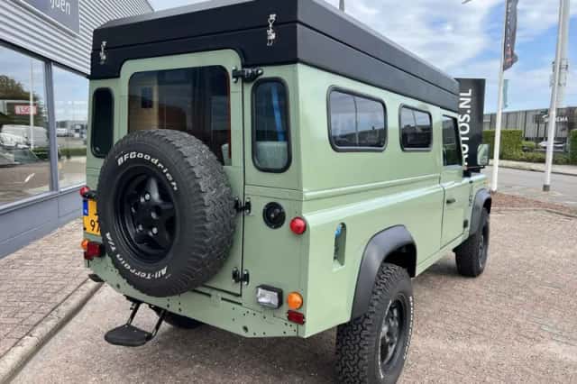 Land Rover Defender (1992) thumbnail 3