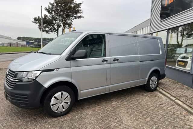 Volkswagen Transporter (2022) thumbnail 5
