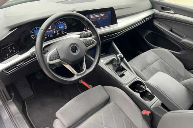 Volkswagen Golf (2022) thumbnail 4
