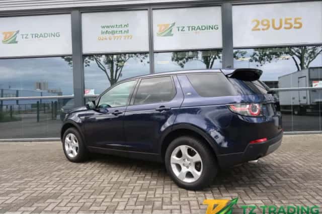 Land Rover Discovery Sport (2016) thumbnail 3