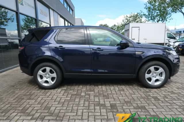 Land Rover Discovery Sport (2016) thumbnail 6
