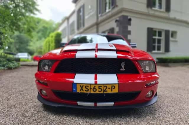 Ford Mustang (2010) thumbnail 2