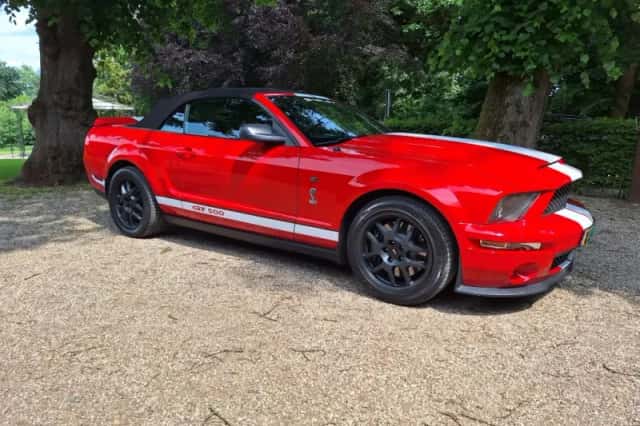 Ford Mustang (2010) thumbnail 3