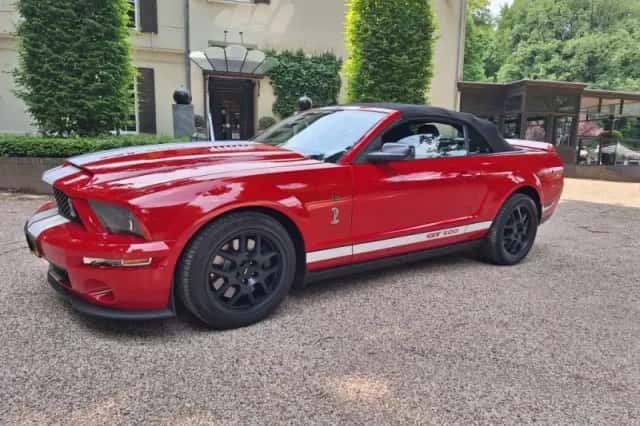Ford Mustang (2010) thumbnail 5