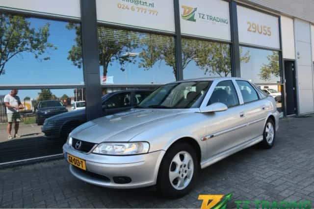 Opel Vectra (1999) thumbnail 1
