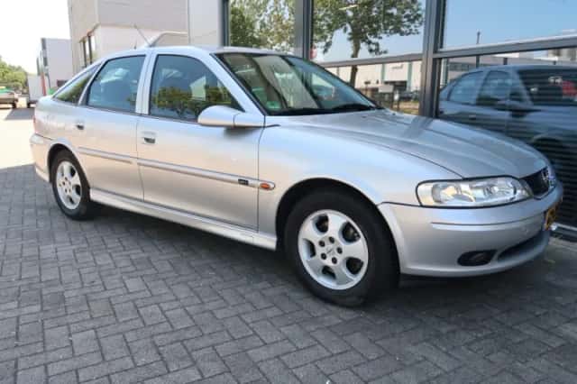 Opel Vectra (1999) thumbnail 3