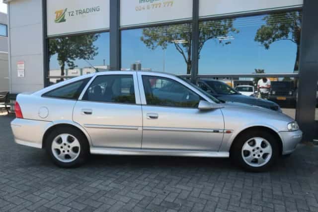 Opel Vectra (1999) thumbnail 5