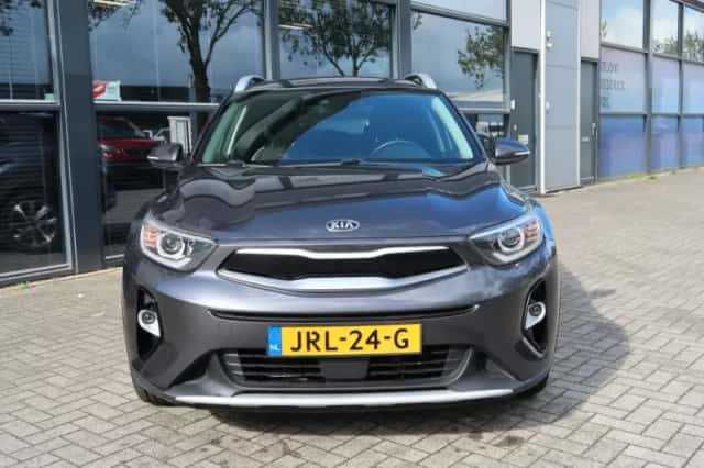 Kia Stonic (2017) thumbnail 2