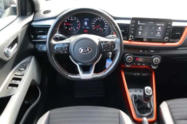 Kia Stonic (2017) thumbnail 4