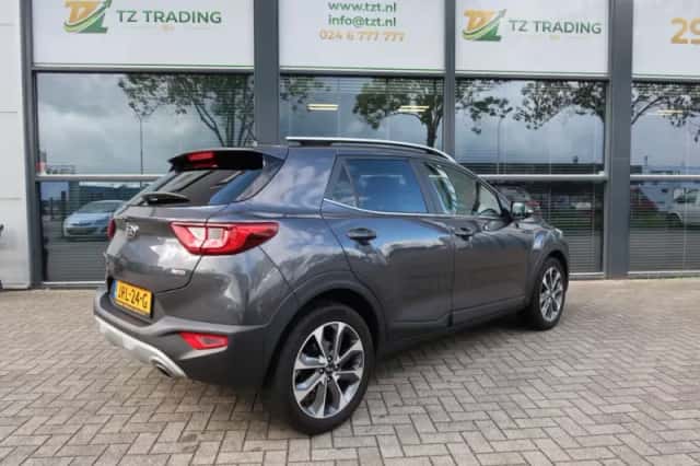 Kia Stonic (2017) thumbnail 6