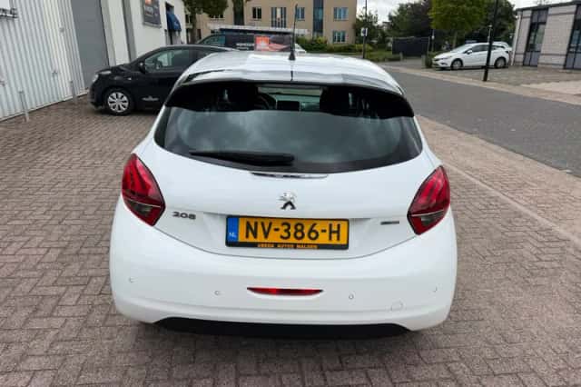 Peugeot 208 (2017) thumbnail 3