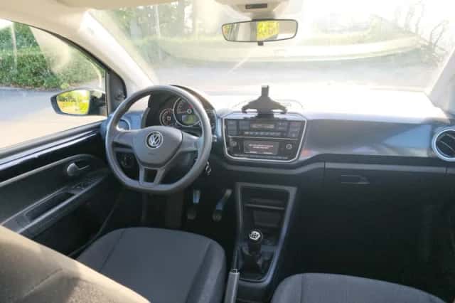 Volkswagen Up! (2023) thumbnail 4