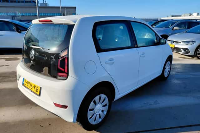 Volkswagen Up! (2024) thumbnail 2