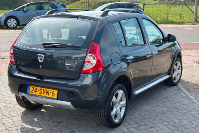 Dacia Sandero (2011) thumbnail 2
