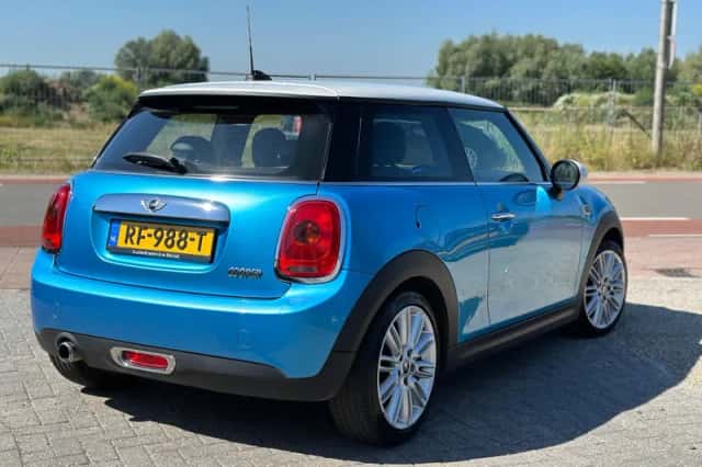 MINI Cooper (2017) thumbnail 2