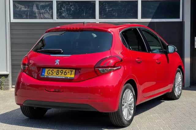 Peugeot 208 (2015) thumbnail 4