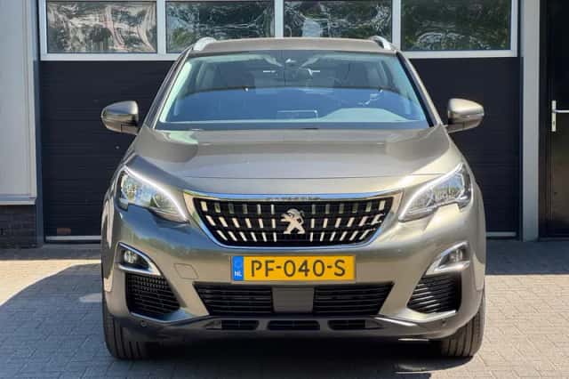 Peugeot 3008 (2017) thumbnail 2