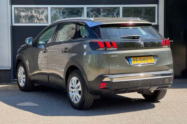 Peugeot 3008 (2017) thumbnail 6