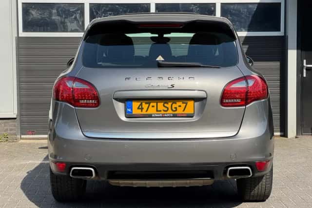Porsche Cayenne (2010) thumbnail 5