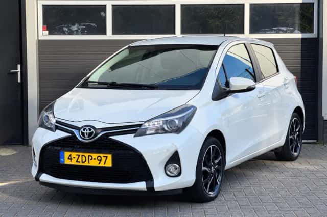 Toyota Yaris (2015) thumbnail 1