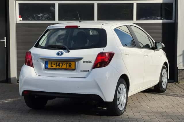 Toyota Yaris (2016) thumbnail 4