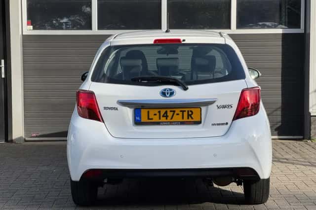 Toyota Yaris (2016) thumbnail 5