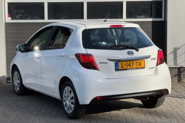 Toyota Yaris (2016) thumbnail 6