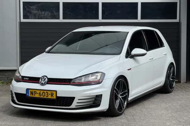 Volkswagen Golf (2013) thumbnail 1