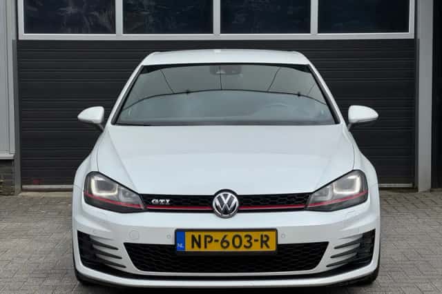 Volkswagen Golf (2013) thumbnail 2