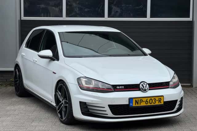 Volkswagen Golf (2013) thumbnail 3
