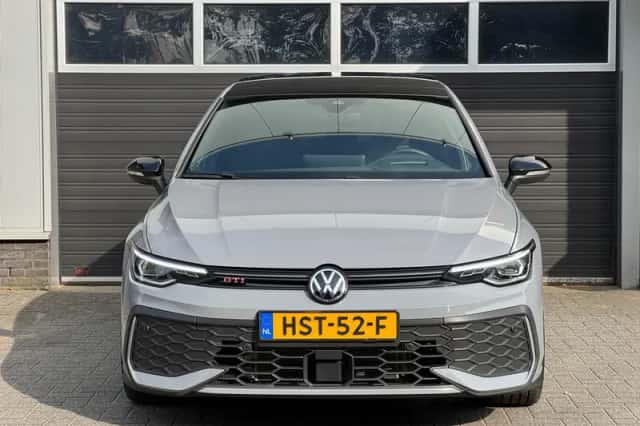 Volkswagen Golf (2024) thumbnail 2