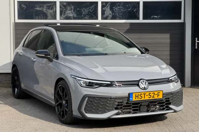 Volkswagen Golf (2024) thumbnail 3